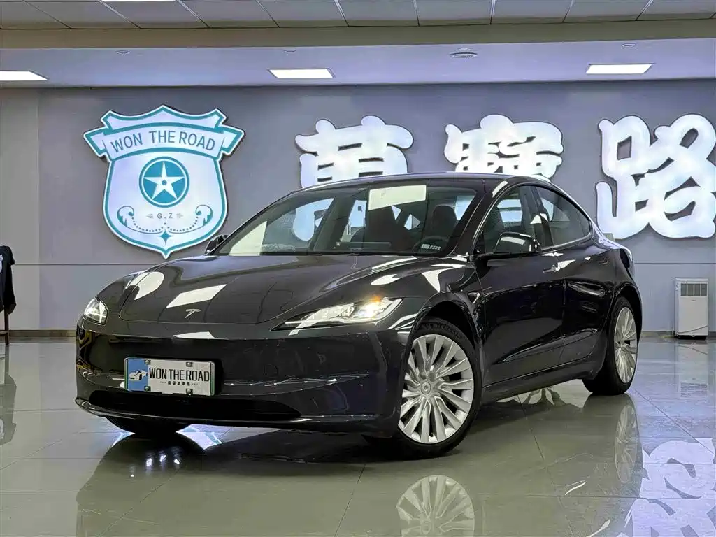 Tesla Model 3 2024