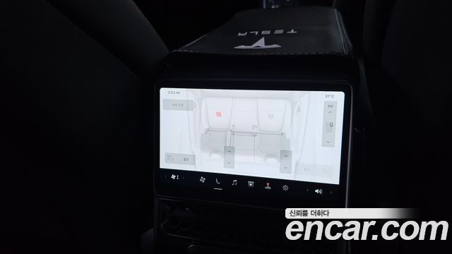 Tesla Model Y 2025