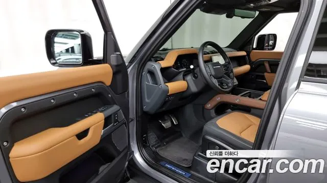 Land Rover Defender 2024