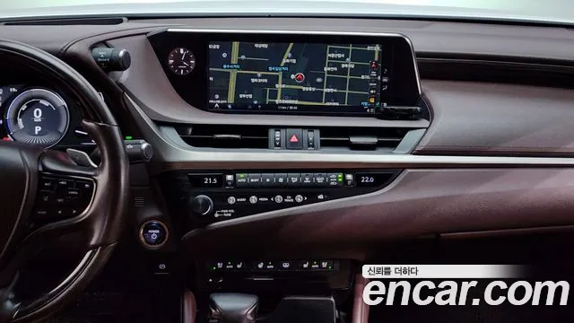 Lexus ES 2020
