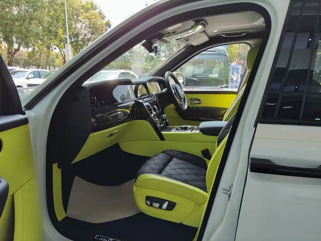 Rolls-Royce Cullinan 2024