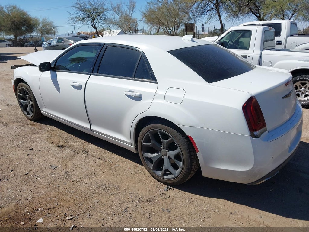 Chrysler 300 2021