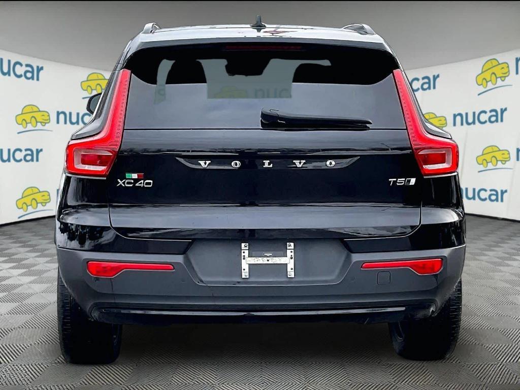 Volvo XC40 2021