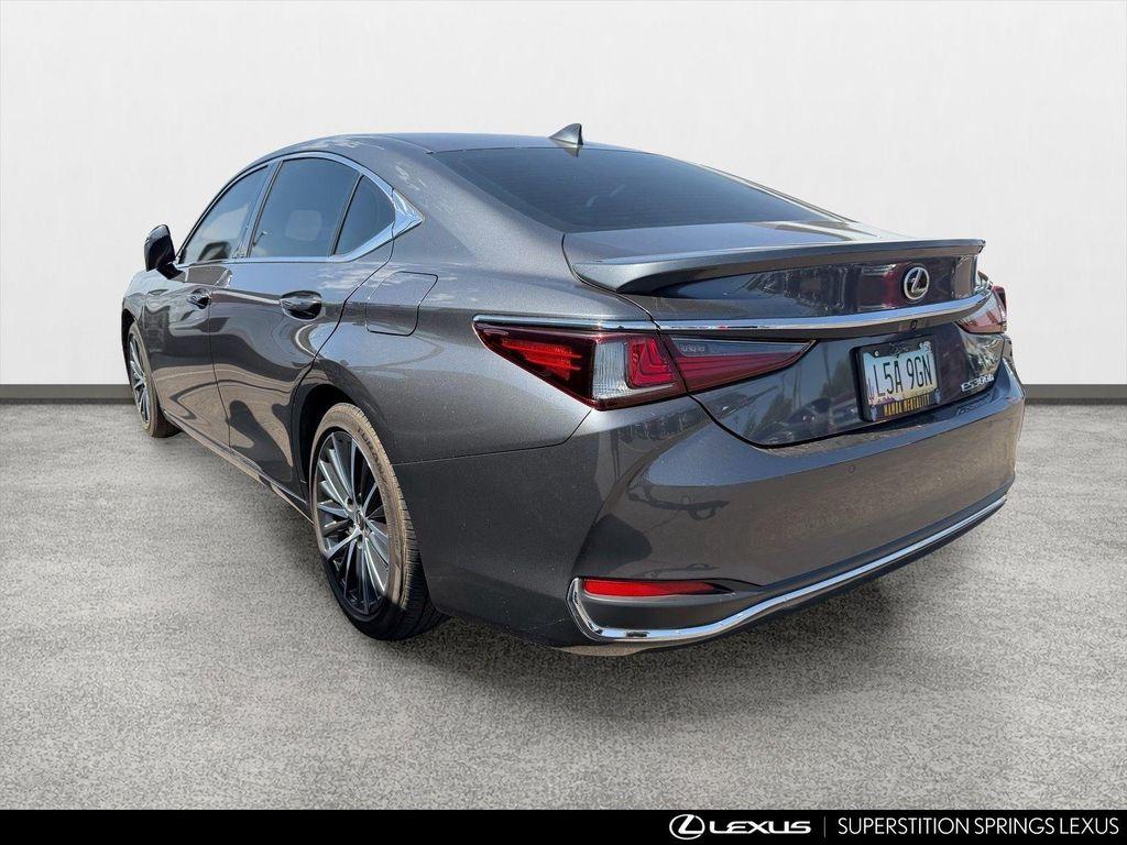 Lexus ES 2025