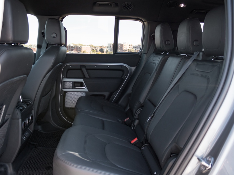 Land Rover Defender 2023