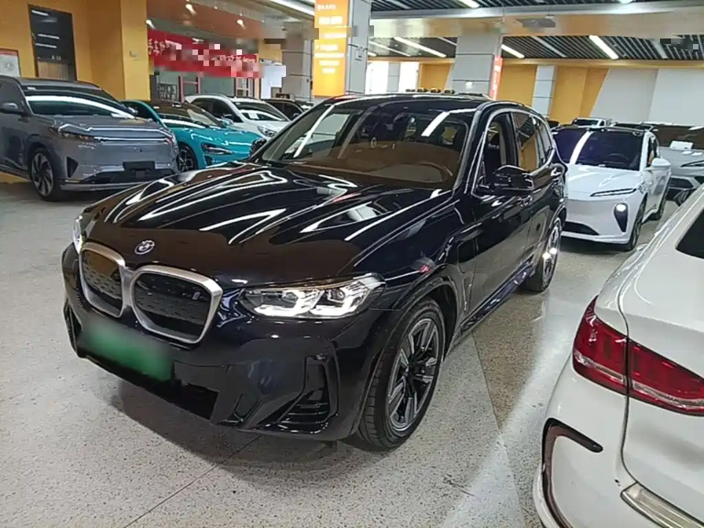 BMW iX3 2025