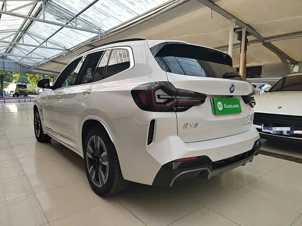 BMW iX3 2024
