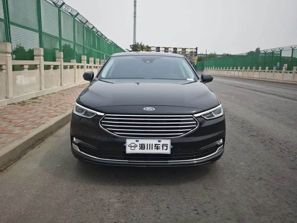 Ford Taurus 2020