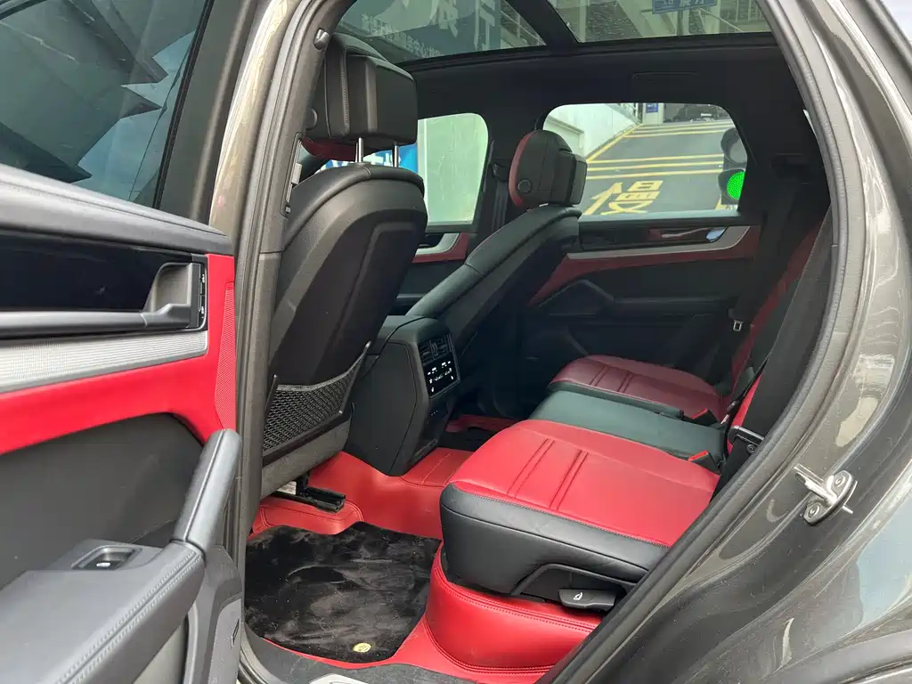 Porsche Cayenne 2024