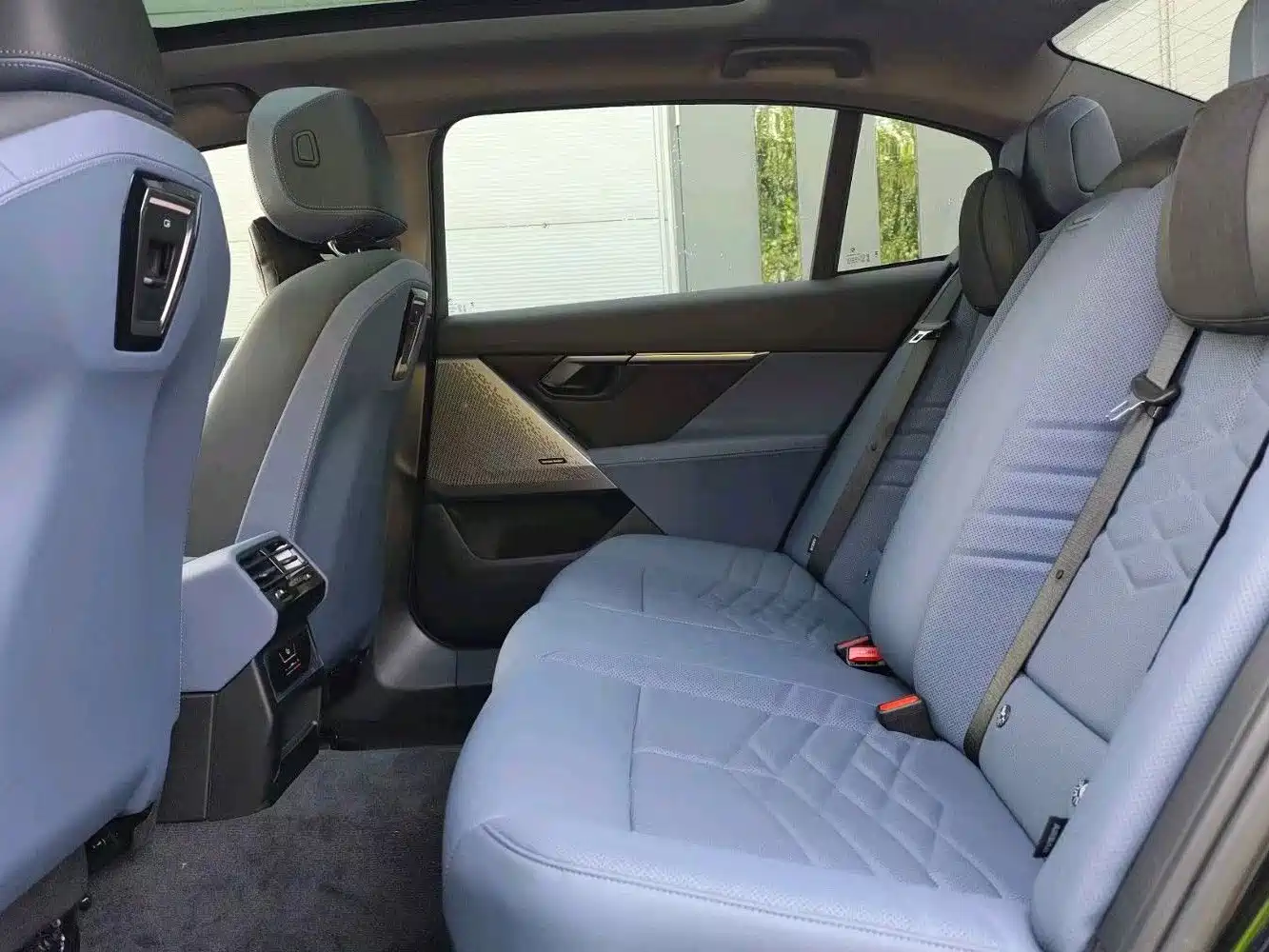 BMW i5 2025