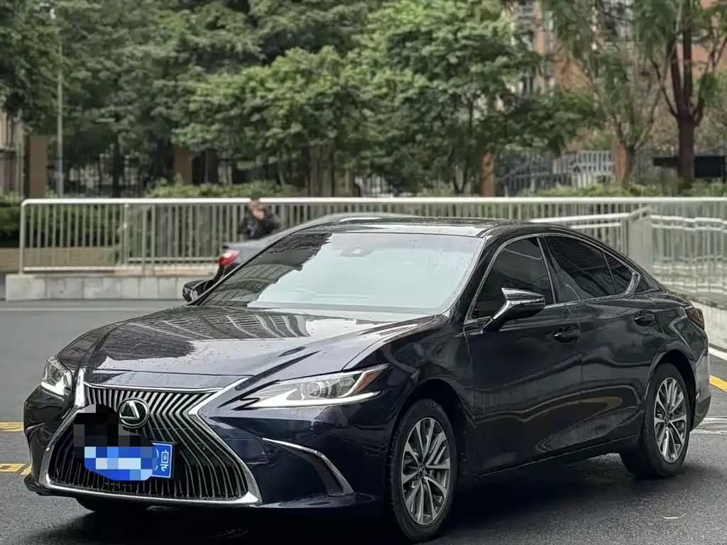 Lexus ES 2022