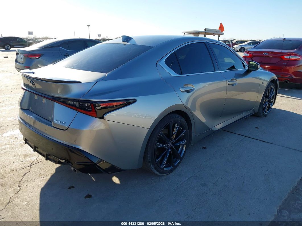 Lexus IS 2022