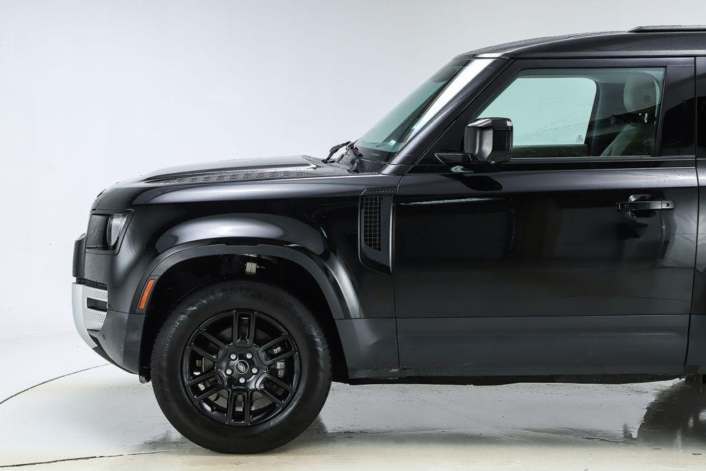 Land Rover Defender 2024