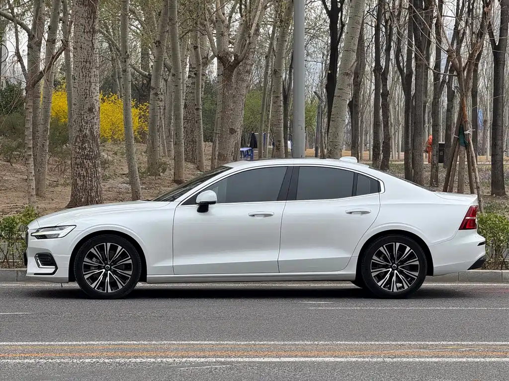 Volvo S60 2023