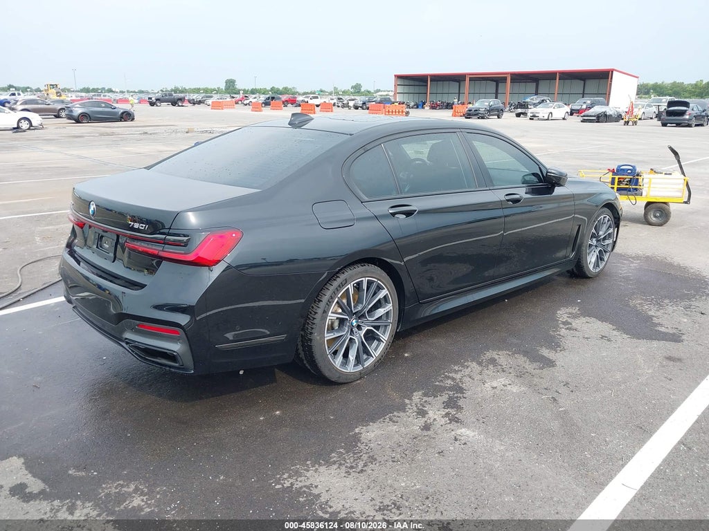 BMW 750 2022