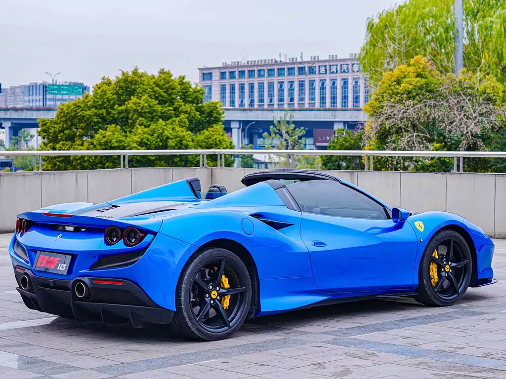Ferrari F8 2021