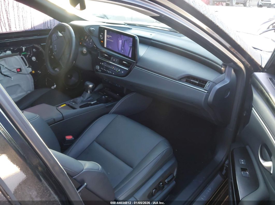 Lexus ES 2025