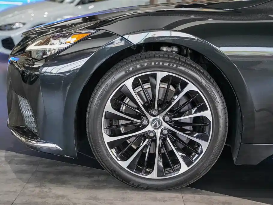 Lexus LS 2021