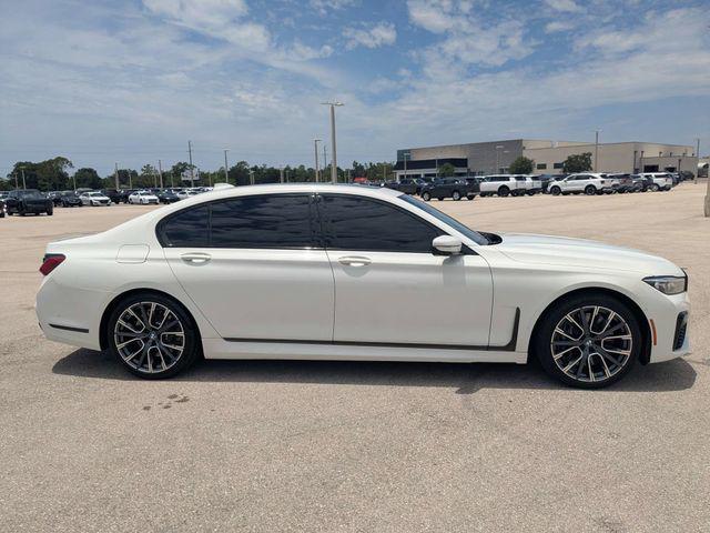BMW 750 2022
