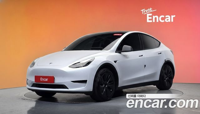 Tesla Model Y 2024