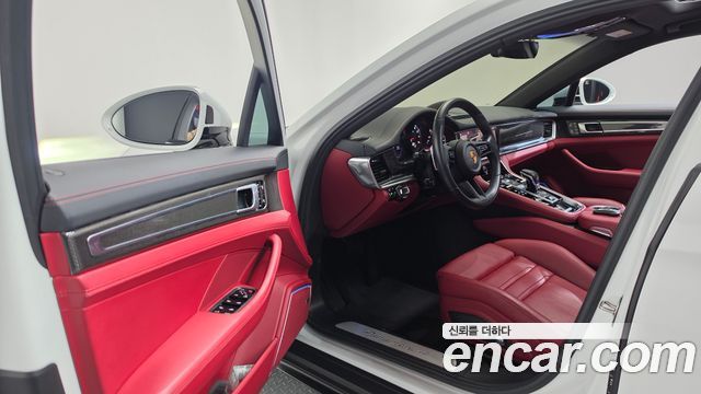 Porsche Panamera 2021