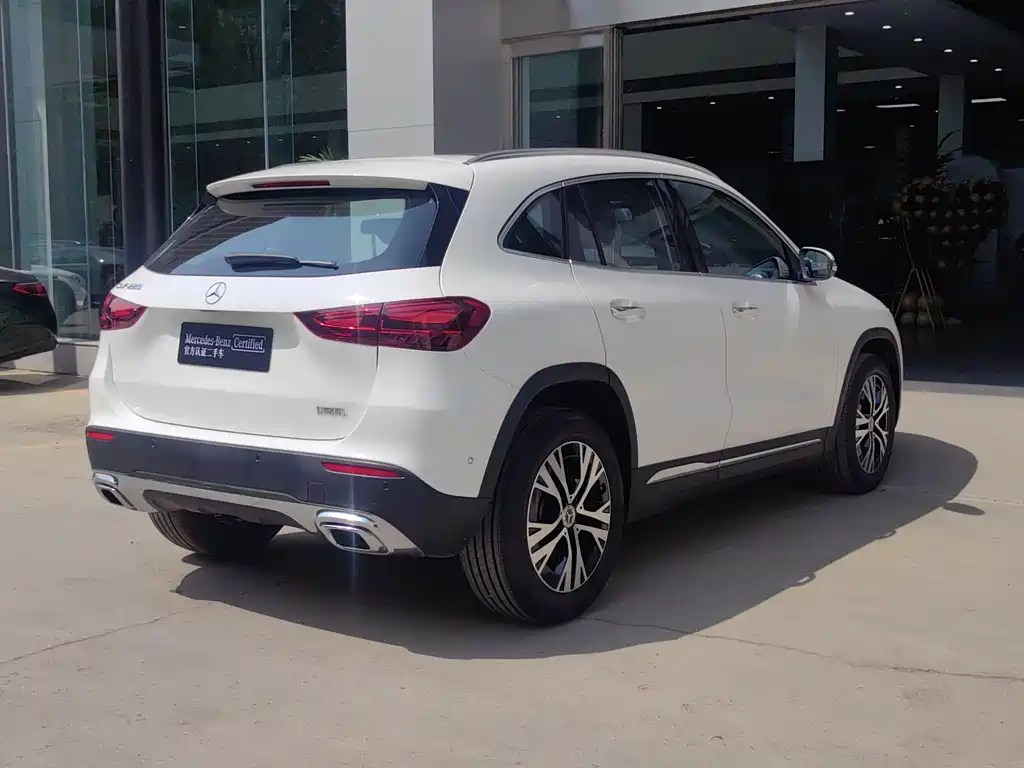 Mercedes-Benz GLA 2024
