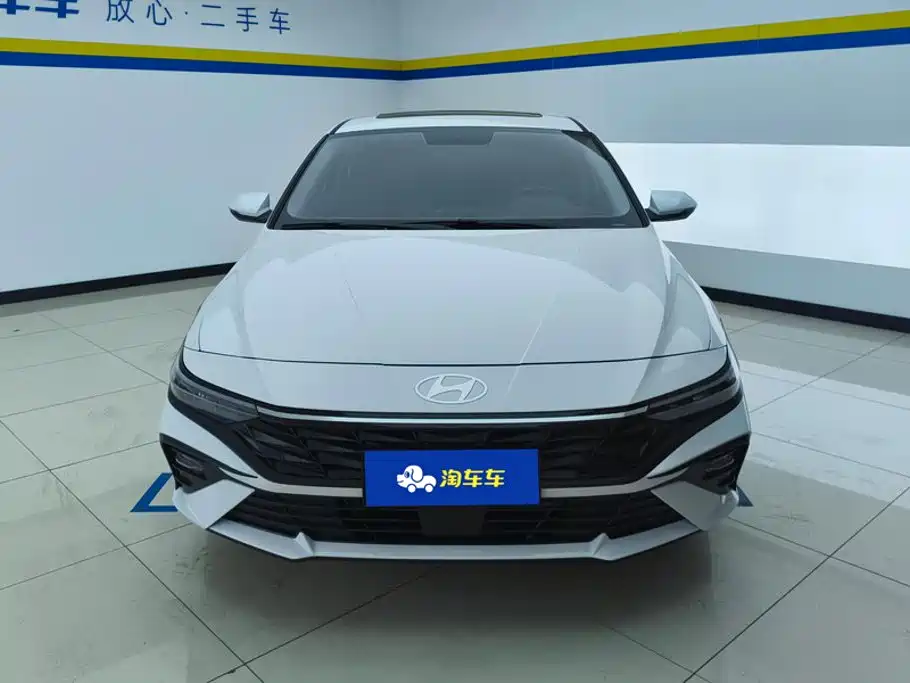 Hyundai Elantra 2025