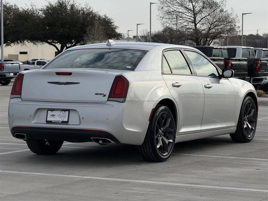 Chrysler 300 2023