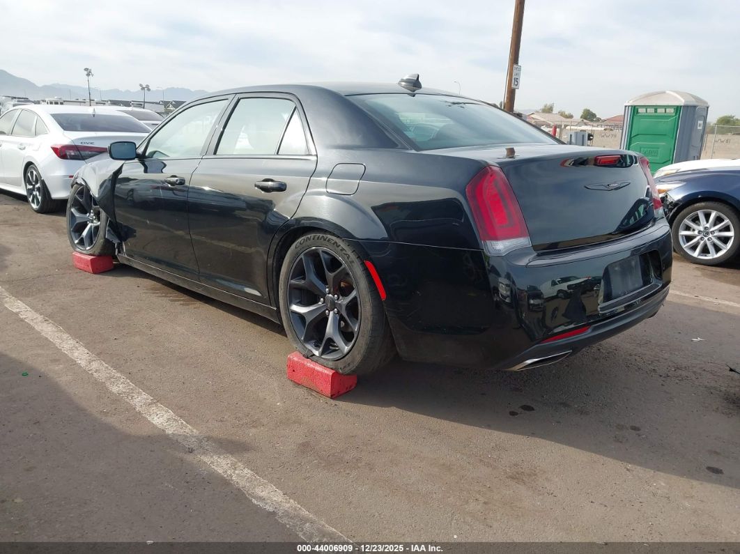 Chrysler 300 2021