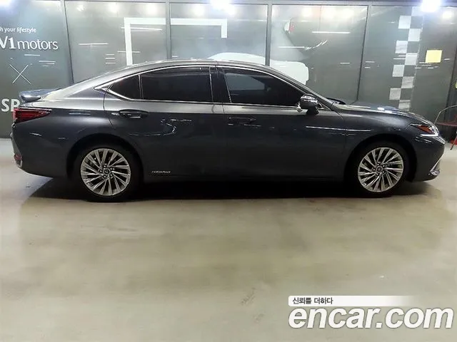 Lexus ES 2021