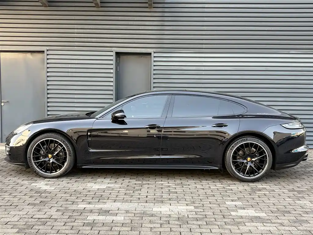 Porsche Panamera 2023