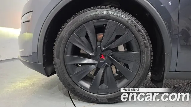 Tesla Model Y 2025