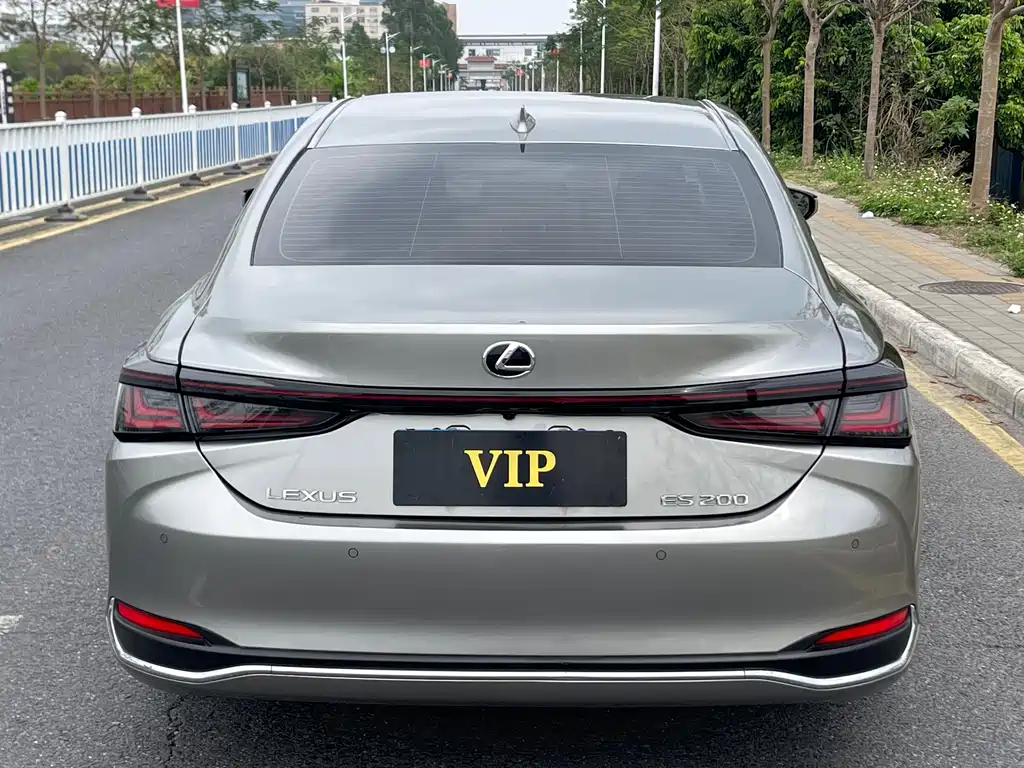 Lexus ES 2024