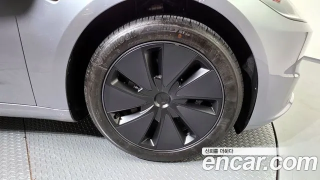 Tesla Model 3 2025