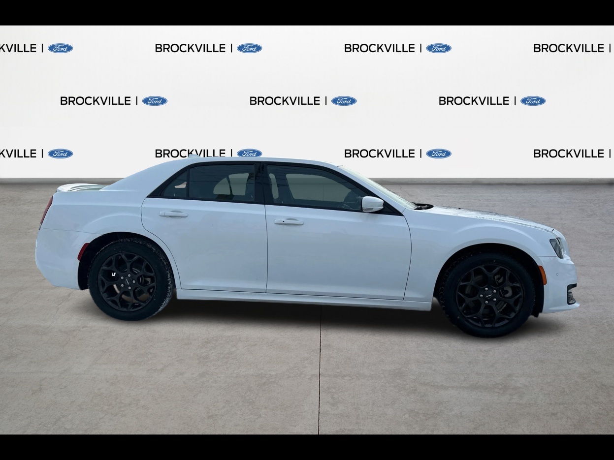 Chrysler 300 2023