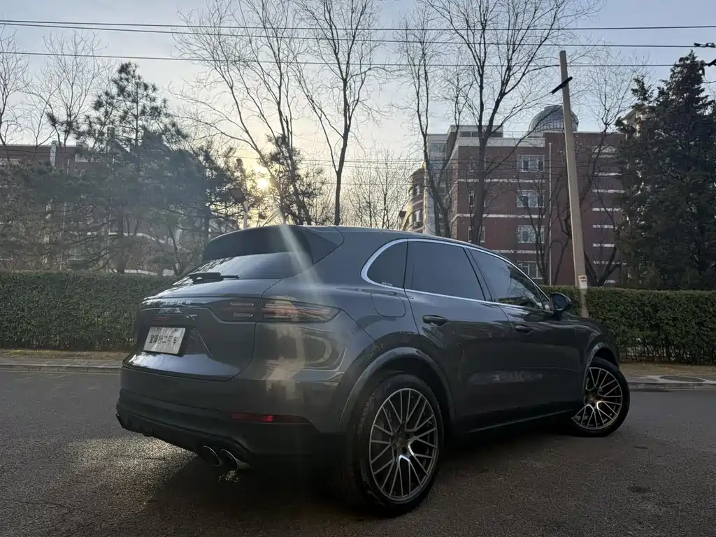 Porsche Cayenne 2021