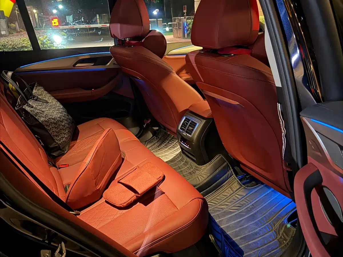 BMW iX3 2024