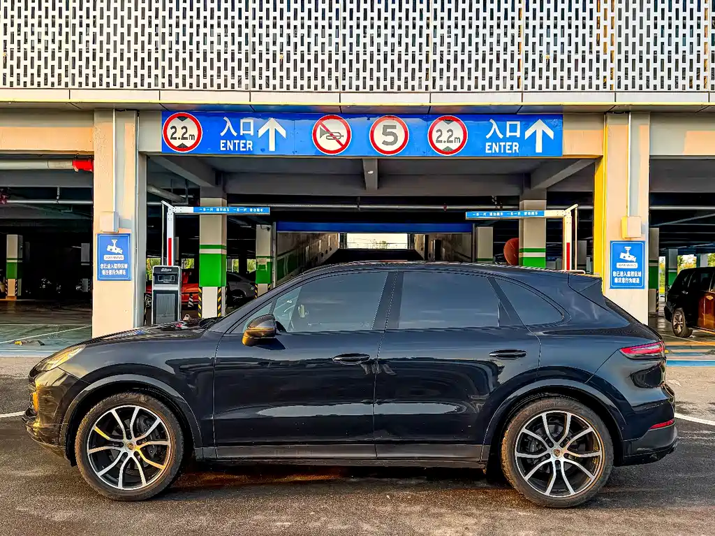 Porsche Cayenne 2023