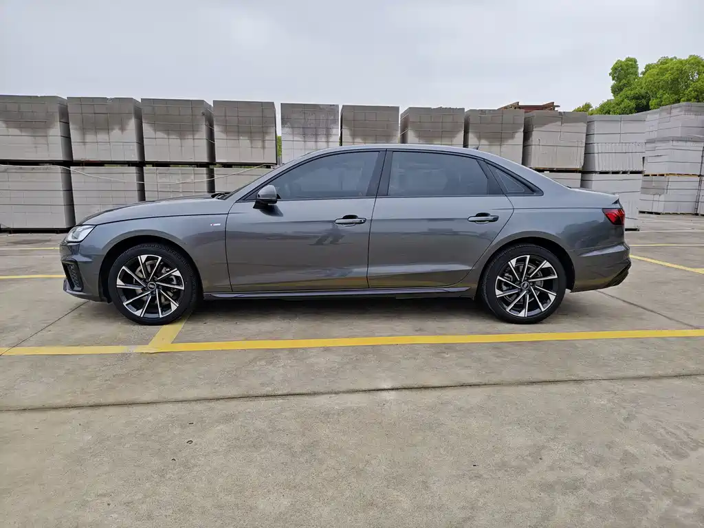 Audi A4 2023