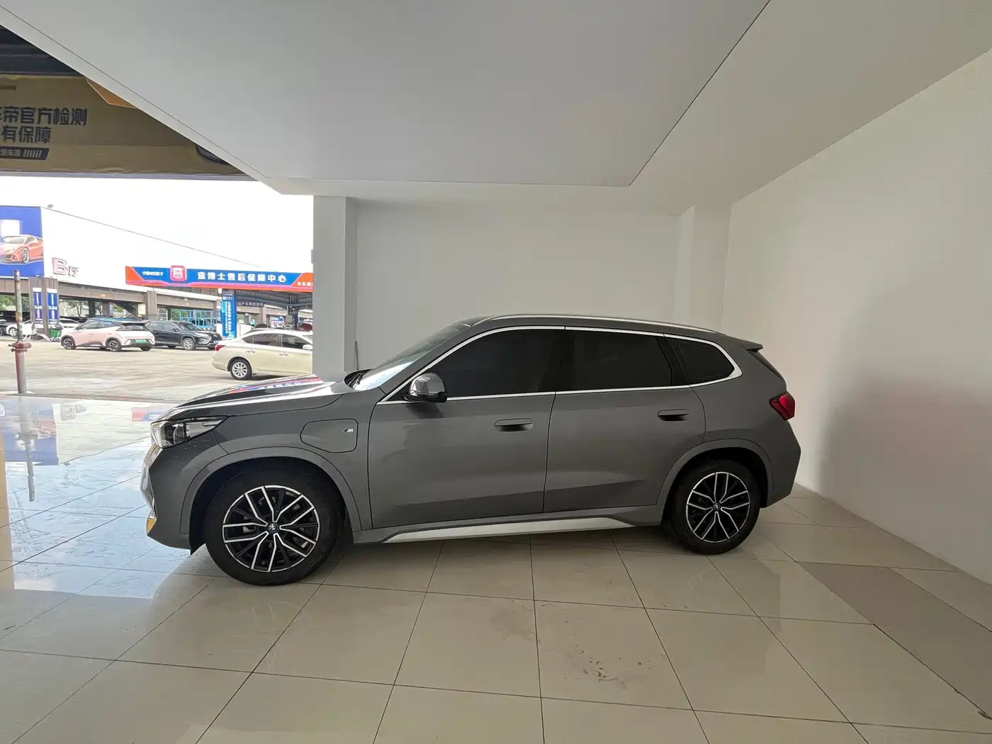 BMW iX1 2025