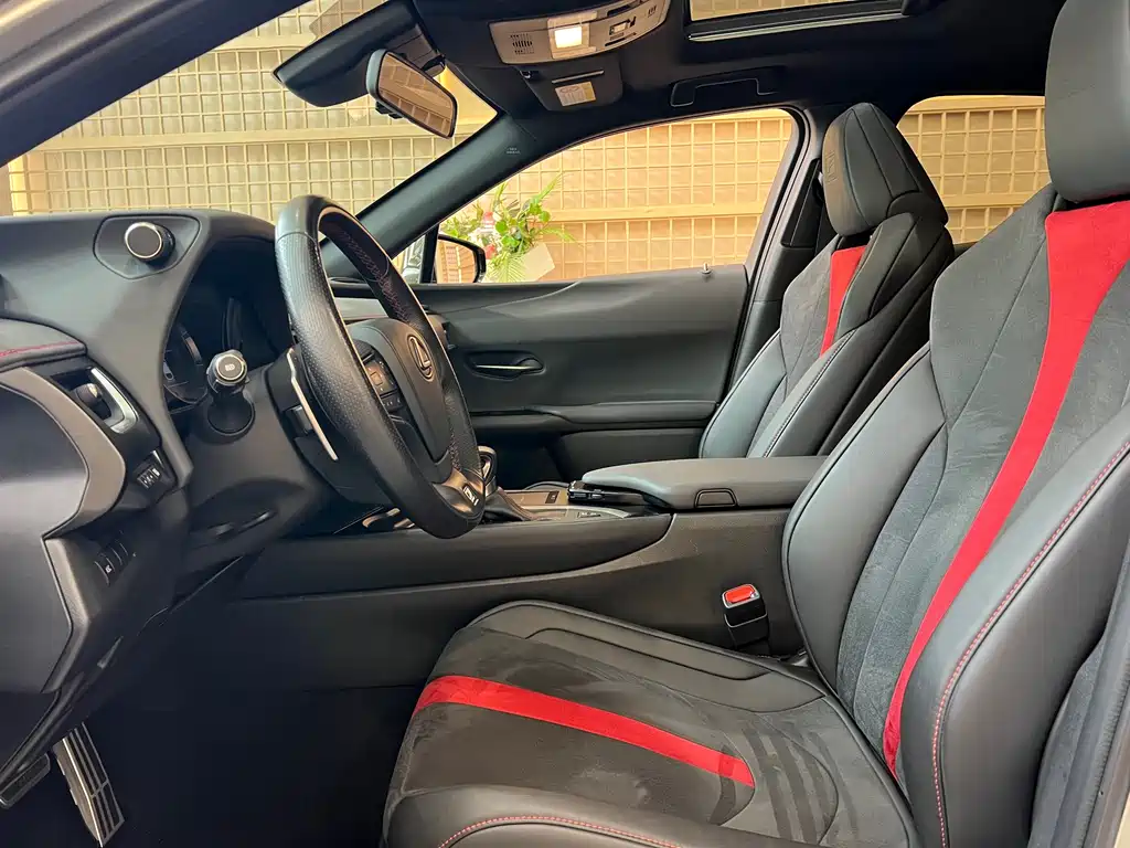 Lexus UX 2020