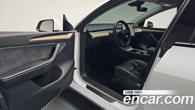 Tesla Model Y 2024