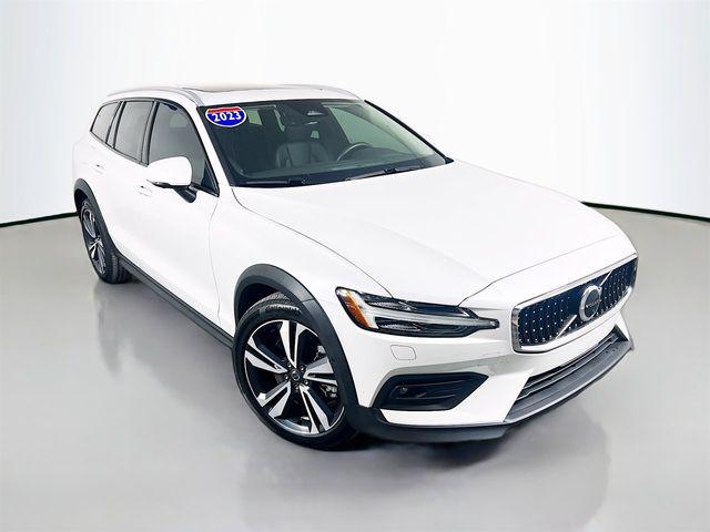 Volvo V60 Cross Country 2023