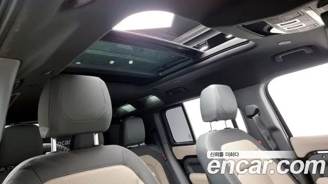 Land Rover Defender 2023
