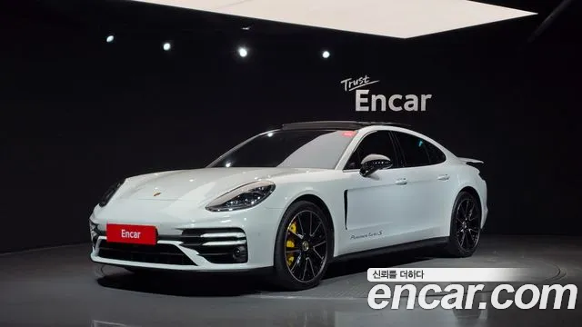 Porsche Panamera 2023