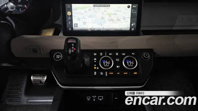 Land Rover Defender 2020