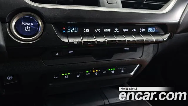 Lexus UX 2021