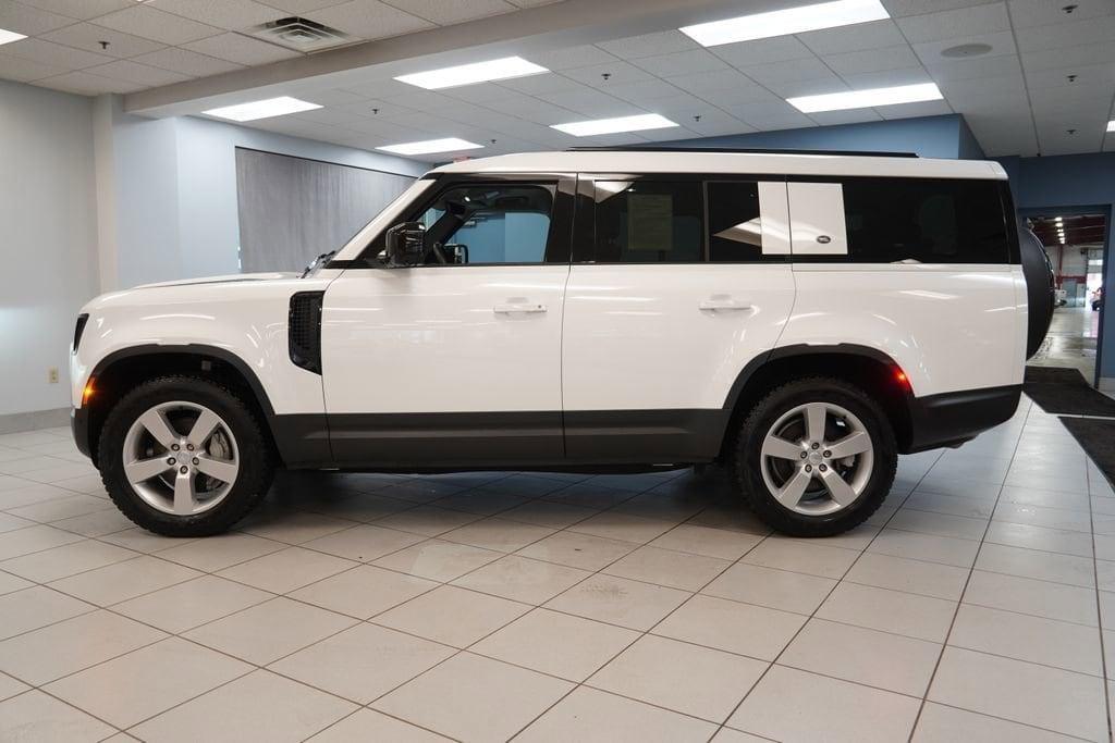 Land Rover Defender 2024