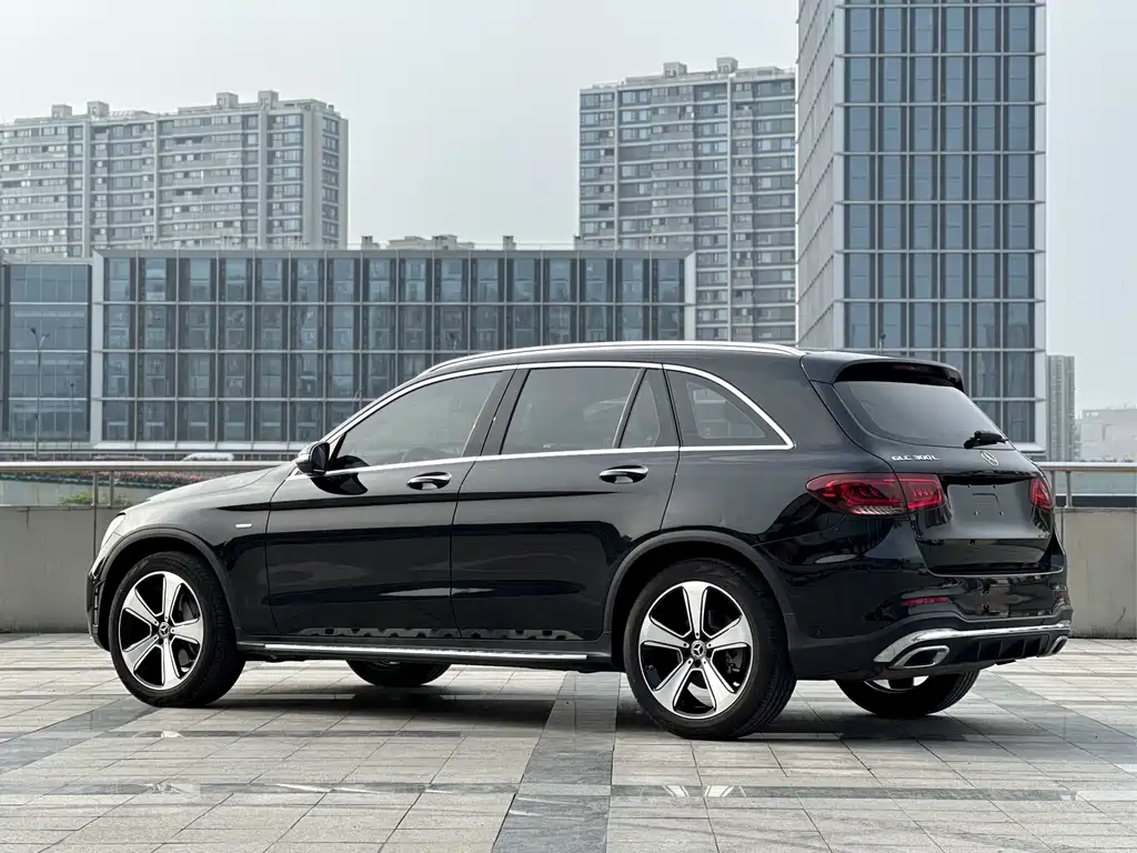 Mercedes-Benz GLC 2023