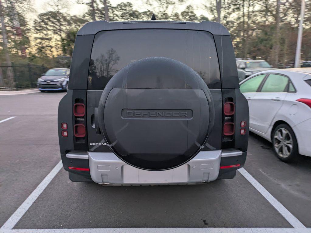 Land Rover Defender 2025